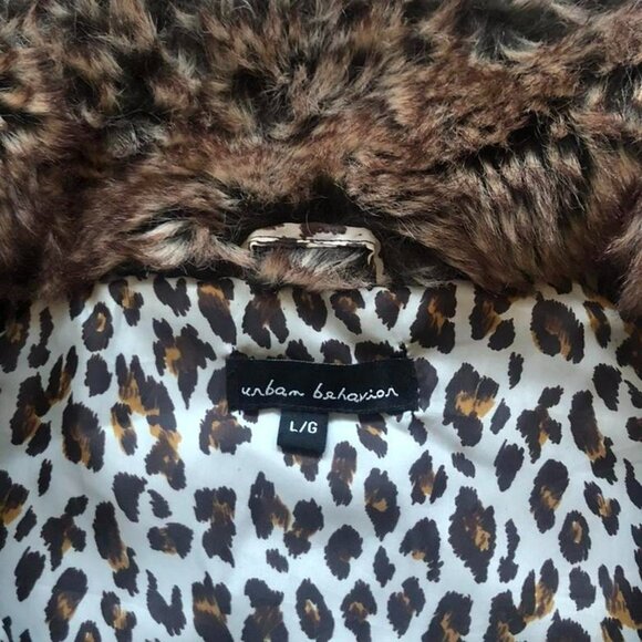 Faux Fur Seductions Vest - Picture 4 of 5